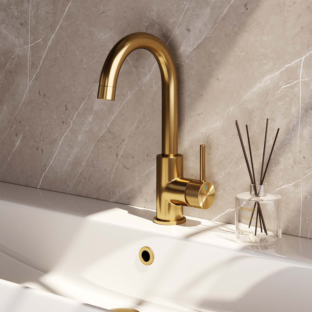 BRAUER Gold Carving hoge opbouw wastafelmengkraan met draaibare ronde uitloop model A goud geborsteld PVD 5-GG-003-R4