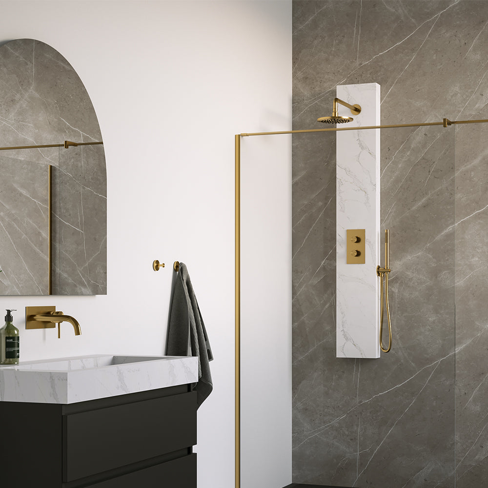 BRAUER Gold Edition thermostatisch douchepaneel 2-weg omstelling calacatta gold SET 01 met 20 cm douchekop en gebogen muurarm en staaf handdouche en wandaansluitbocht en doucheslang goud geborsteld PVD