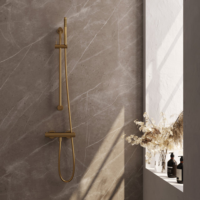BRAUER Stripe opbouw douche thermostaatkraan SET 01 met glijstang en staaf handdouche en doucheslang goud geborsteld PVD 5-GG-345
