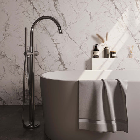 BRAUER Brushed Carving vrijstaande badmengkraan SET 01 met staaf handdouche en doucheslang RVS geborsteld PVD