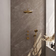 BRAUER Gold Carving thermostatische inbouw regendouche SET 10 met 30 cm douchekop en gebogen muurarm en 3-standen handdouche en doucheslang en wandaansluitbocht goud geborsteld PVD