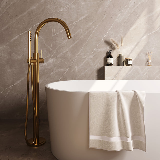 BRAUER Stripe vrijstaande badmengkraan SET 01 met staaf handdouche en doucheslang goud geborsteld PVD 5-GG-337
