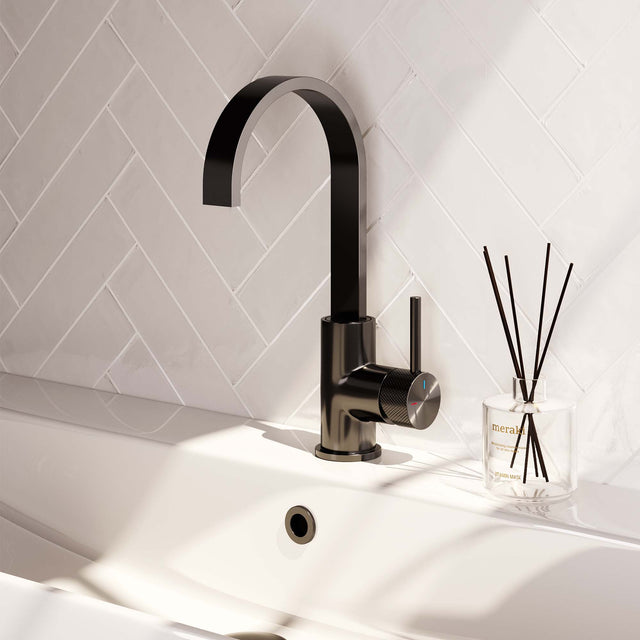 BRAUER Gunmetal Carving hoge opbouw wastafelmengkraan met draaibare platte uitloop model A gunmetal geborsteld PVD 5-GM-003-S4