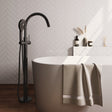 BRAUER Gunmetal Carving vrijstaande badmengkraan SET 02 met 3-standen handdouche en doucheslang gunmetal geborsteld PVD