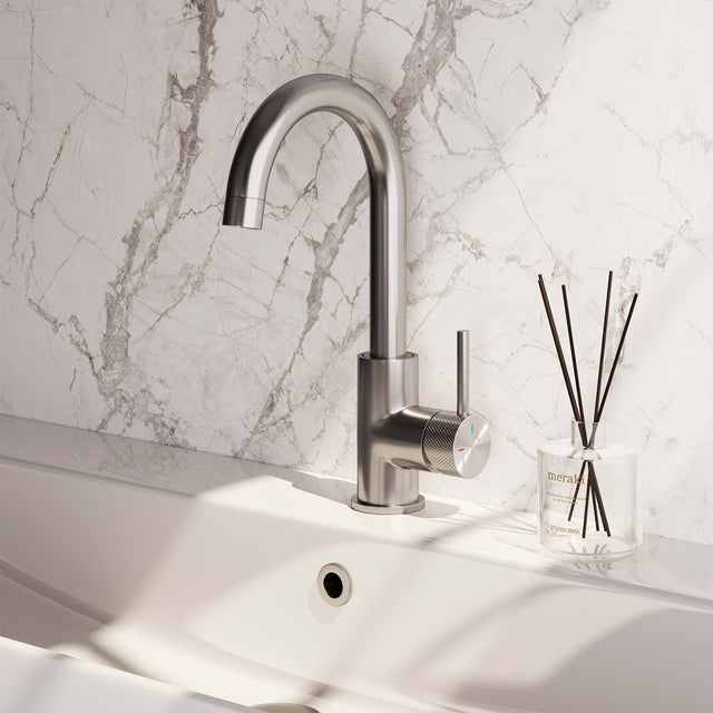BRAUER Brushed Carving hoge opbouw wastafelmengkraan met draaibare ronde uitloop model A RVS geborsteld PVD 5-NG-003-R4