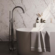 BRAUER Brushed Carving vrijstaande badmengkraan SET 01 met staaf handdouche en doucheslang RVS geborsteld PVD