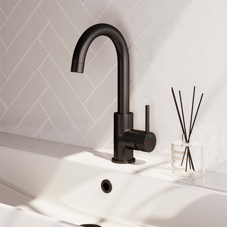 BRAUER Black Carving hoge opbouw wastafelmengkraan met draaibare ronde uitloop model A mat zwart 5-S-003-R4