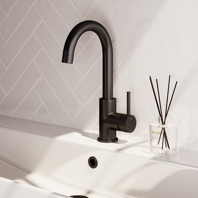 BRAUER Stripe hoge opbouw wastafelmengkraan met draaibare ronde uitloop model A mat zwart 5-S-003-R5