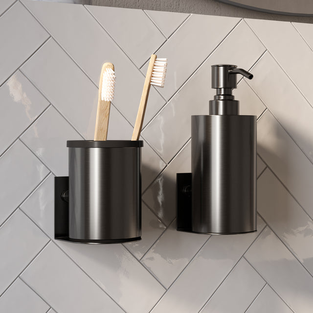 BRAUER Zeepdispenser en beker model A incl. wand ophanging en magnetisch opzetvlak gunmetal geborsteld AE-ZDAGM