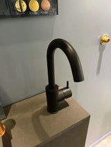 Showmodel Hotbath Cobber CB004BL wastafelkraan met draaibare uitloop mat zwart